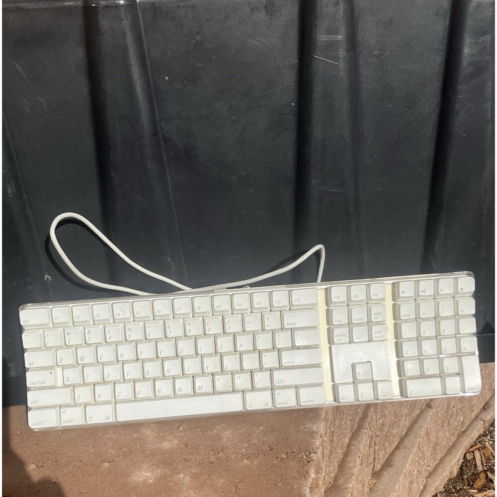 Apple A1234 Wired USB Keyboard W/Numeric Keypad MB110LL/A Tested Working